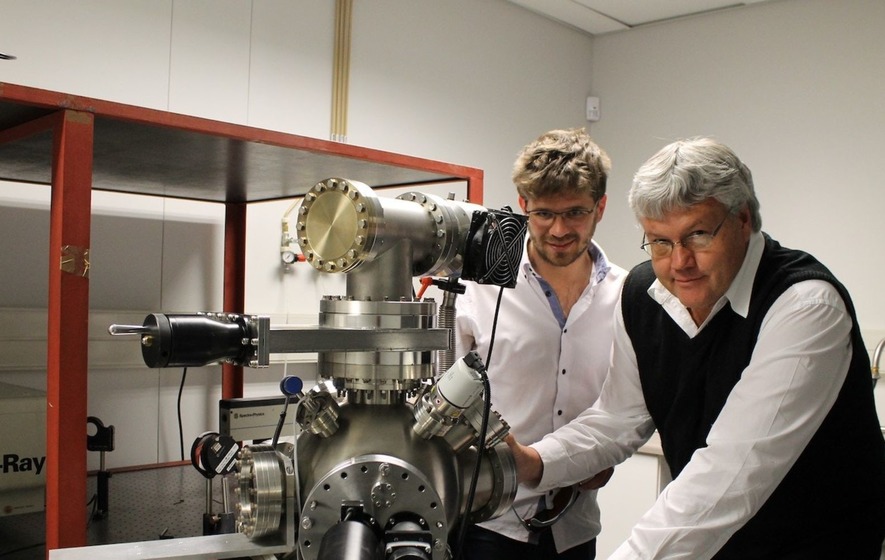 UFS Photo 1 and 2: UFS researchers Lucas Erasmus and Prof Hendrik Swart with the equipment used for the ground-breaking research Photo Credit Nagel