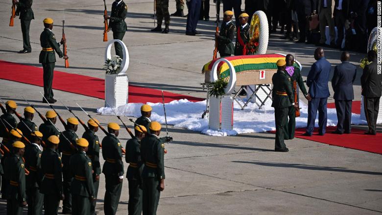 Mugabe gets hero's farewell from African leaders